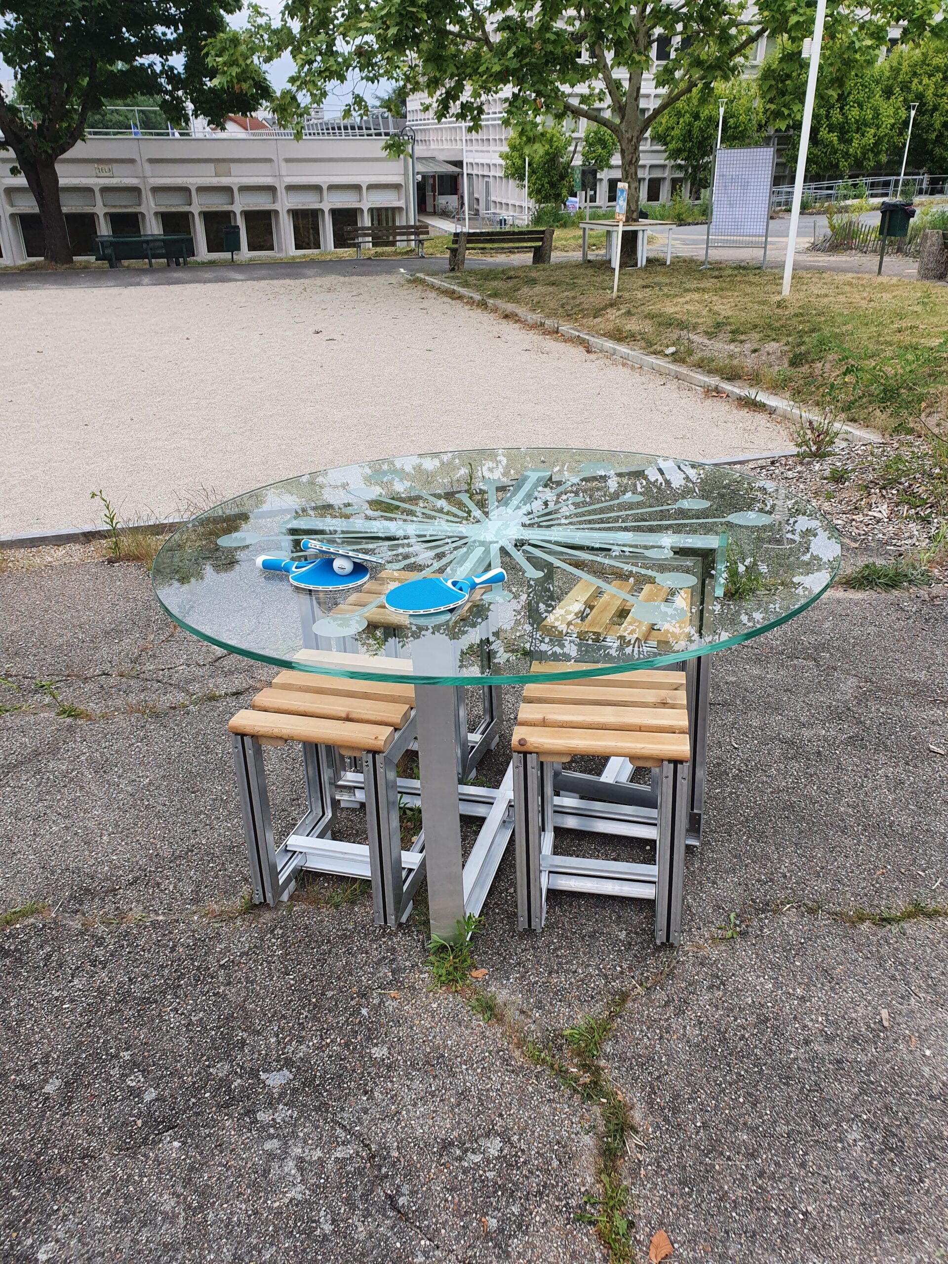 Table "Pique-pong" pour jouer et dejeuner